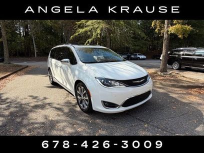 Used 2019 Chrysler Pacifica Limited w/ Tire & Wheel Group