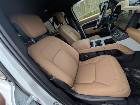 New 2026 Land Rover Defender 110 X-Dynamic SE image 30