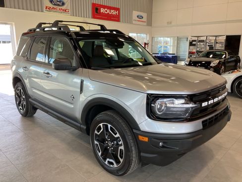 Used 2023 Ford Bronco Sport Outer Banks w/ Tech Package image 3