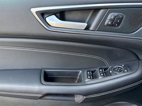 Used 2024 Ford Edge Titanium image 11