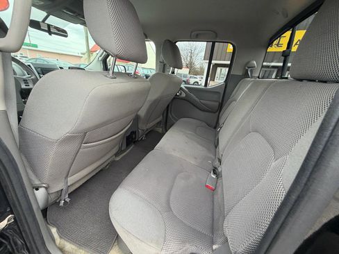 Used 2016 Nissan Frontier SV image 10