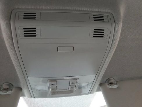 Used 2019 Volkswagen Tiguan S image 23