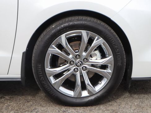 Used 2023 Toyota Sienna Platinum FWD image 47