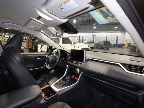 Used 2024 Toyota RAV4 Adventure image 27