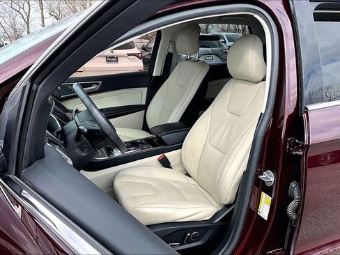 Used 2019 Ford Edge Titanium image 35