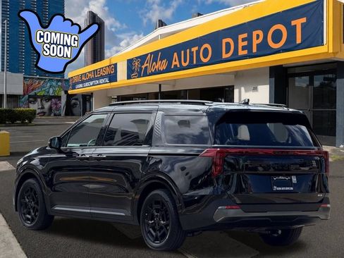 Used 2026 Kia Carnival SX w/ SX Dark Edition Package FWD image 3
