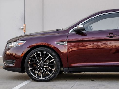 Used 2019 Ford Taurus Limited image 11