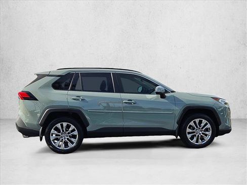 Used 2020 Toyota RAV4 XLE Premium AWD/4WD image 4