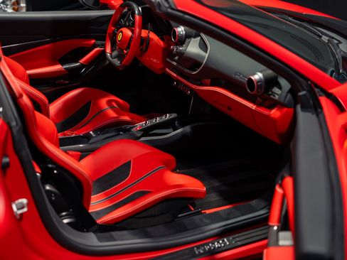 Used 2022 Ferrari F8 Tributo RWD image 2