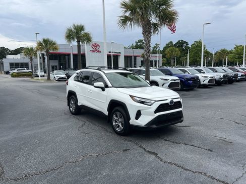 Used 2024 Toyota RAV4 XLE AWD/4WD image 2