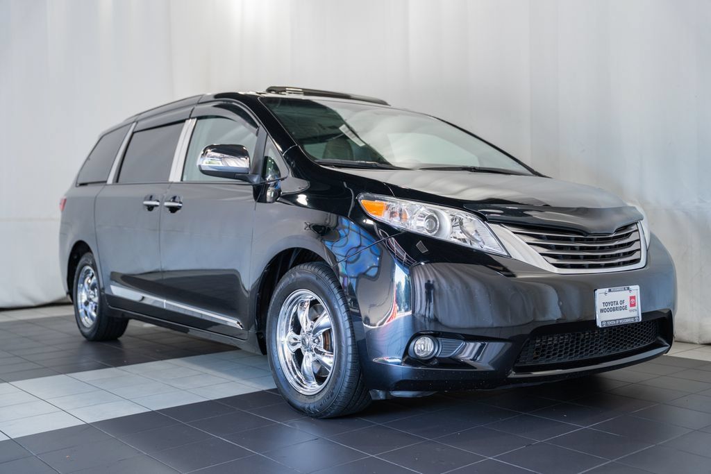 Used 2017 Toyota Sienna XLE w/ XLE Navigation Package FWD image 1
