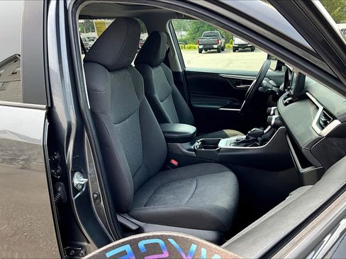 Used 2021 Toyota RAV4 XLE w/ Convenience Package image 11