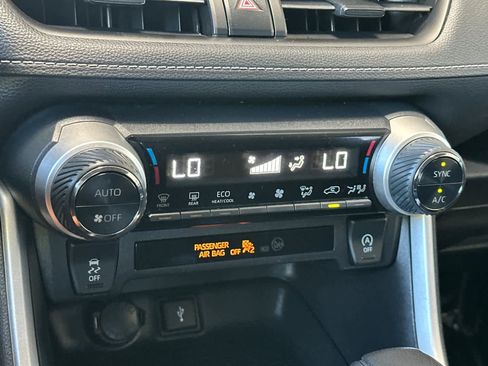 Used 2022 Toyota RAV4 XLE image 22