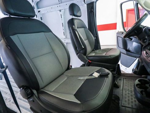 Used 2024 RAM ProMaster 2500 w/ Convenience Group FWD image 15