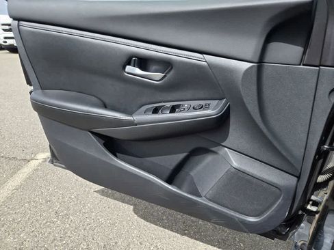 Used 2022 Nissan Sentra SV FWD image 19