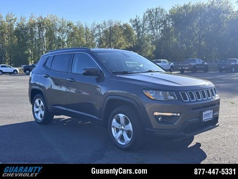 Used 2019 Jeep Compass Latitude w/ Cold Weather Group image 1