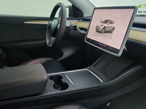 Used 2022 Tesla Model Y Long Range AWD/4WD image 21