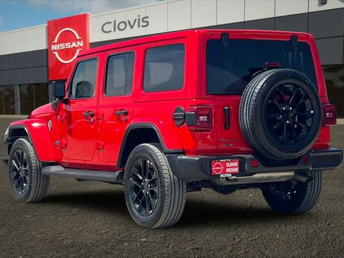 Used 2025 Jeep Wrangler Unlimited Sahara AWD/4WD image 7
