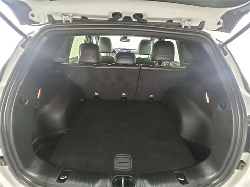 Used 2024 Jeep Compass Latitude image 16