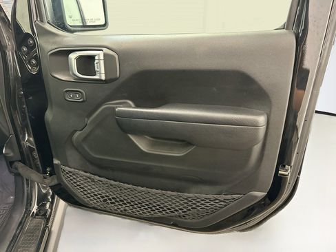 Used 2023 Jeep Wrangler Unlimited w/ Cold Weather Group AWD/4WD image 32