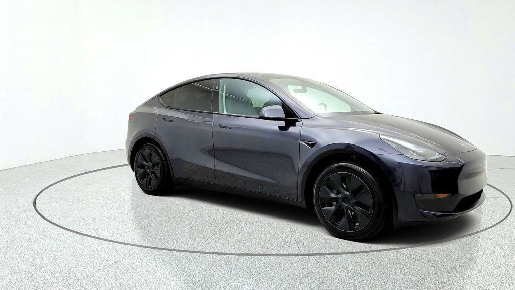 Used 2025 Tesla Model Y Long Range RWD image 3