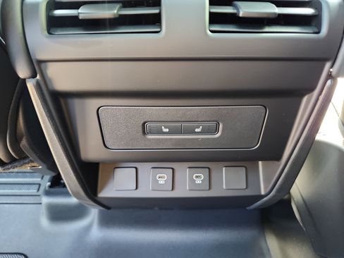 New 2025 Land Rover Defender 110 S image 24