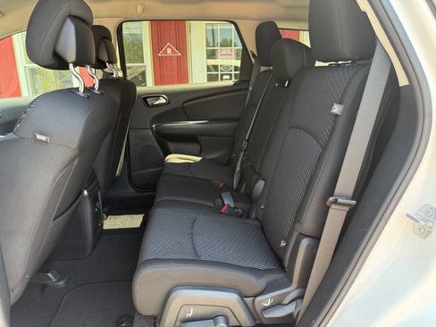 Used 2017 Dodge Journey SE w/ Flexible Seating Group FWD image 9