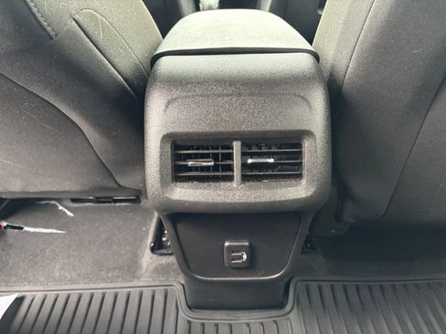 Used 2023 Chevrolet Equinox LT image 27