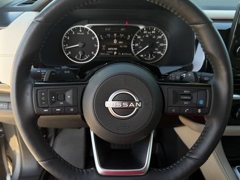 Used 2025 Nissan Pathfinder SL FWD image 20