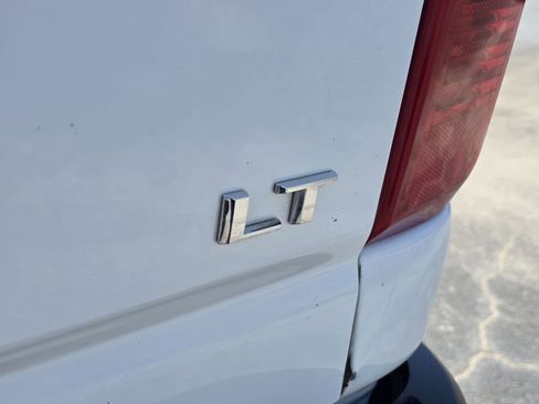 Used 2023 Chevrolet Silverado 2500 Custom w/ Custom Value Package image 10