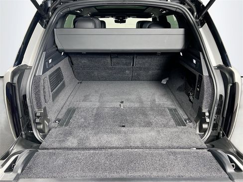 Used 2023 Land Rover Range Rover SV image 29