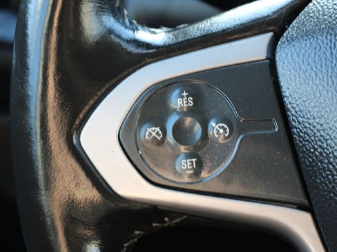 Used 2022 Chevrolet Colorado LT w/ LT Convenience Package image 16