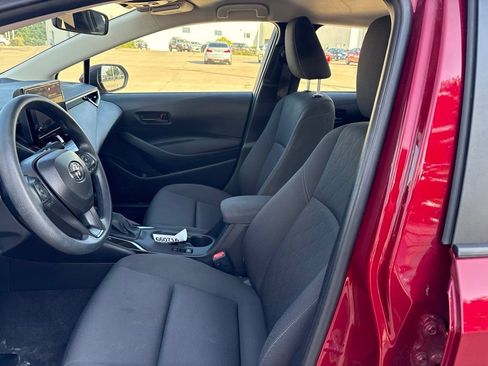 Used 2025 Toyota Corolla LE FWD image 12