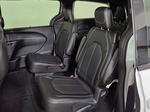 New 2025 Chrysler Pacifica Select w/ Fav Edition Package image 31