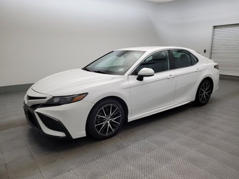 Used 2021 Toyota Camry SE w/ Carpet Mat Package (TMS) FWD image 2
