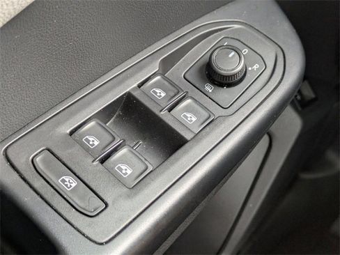 Certified 2022 Volkswagen Taos SE image 25