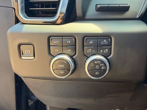 Used 2025 GMC Sierra 2500 Denali w/ Technology Package AWD/4WD image 13