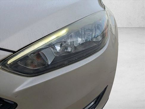 Used 2018 Ford Focus SE w/ SE Appearance Package image 6