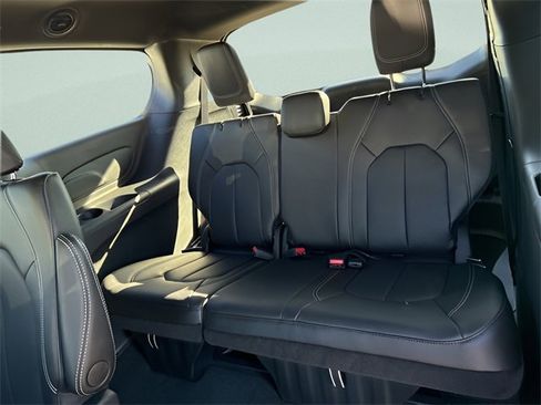 New 2026 Chrysler Pacifica Select image 30