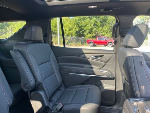 Used 2026 Chevrolet Traverse Z71 w/ LPO, Floor Liner Package AWD/4WD image 38