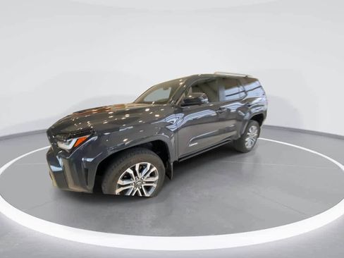 Used 2025 Toyota 4Runner Limited w/ Tow Technology Package image 4