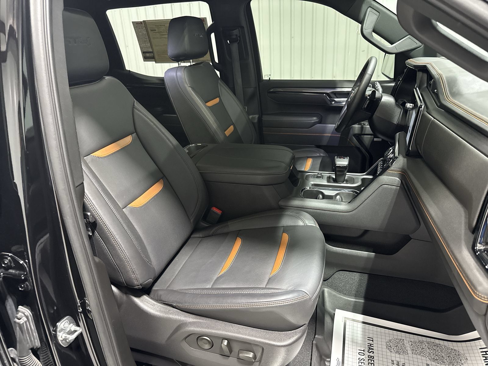 Used 2025 GMC Sierra 1500 AT4 w/ AT4 Premium Package AWD/4WD image 29