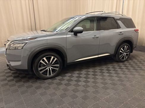 Used 2025 Nissan Pathfinder Platinum AWD/4WD image 8