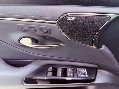 Used 2024 Lexus ES 300h Ultra Luxury w/ Accessory Package (Z2) FWD image 21