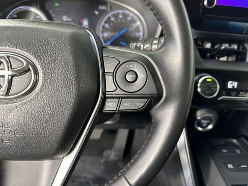 Used 2024 Toyota Venza LE image 13