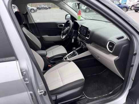Used 2021 Hyundai Venue SEL image 19