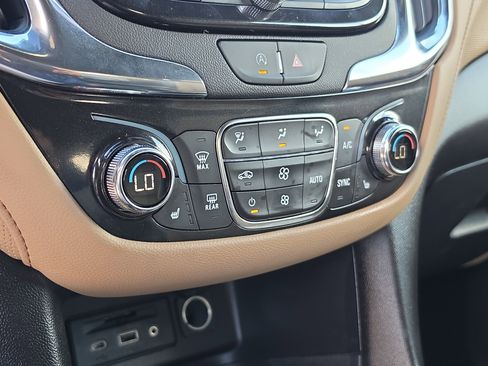 Used 2023 Chevrolet Equinox Premier FWD image 27