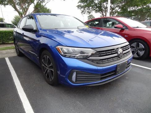 Used 2023 Volkswagen Jetta Sport FWD image 3