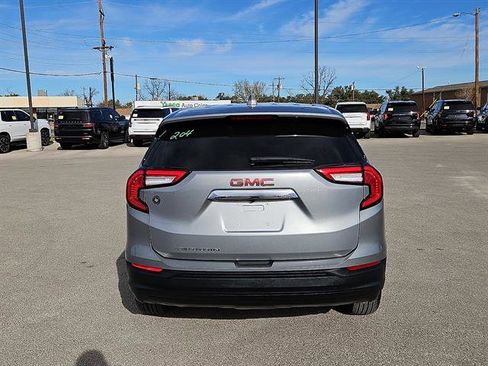 Used 2024 GMC Terrain SLE image 4