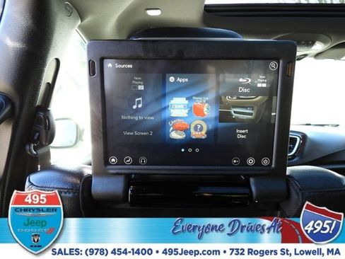 Used 2020 Chrysler Pacifica Touring-L image 15